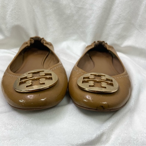 Tory Burch camel color patent leather logo ballet flats. Size 10 - Picture 2 of 7